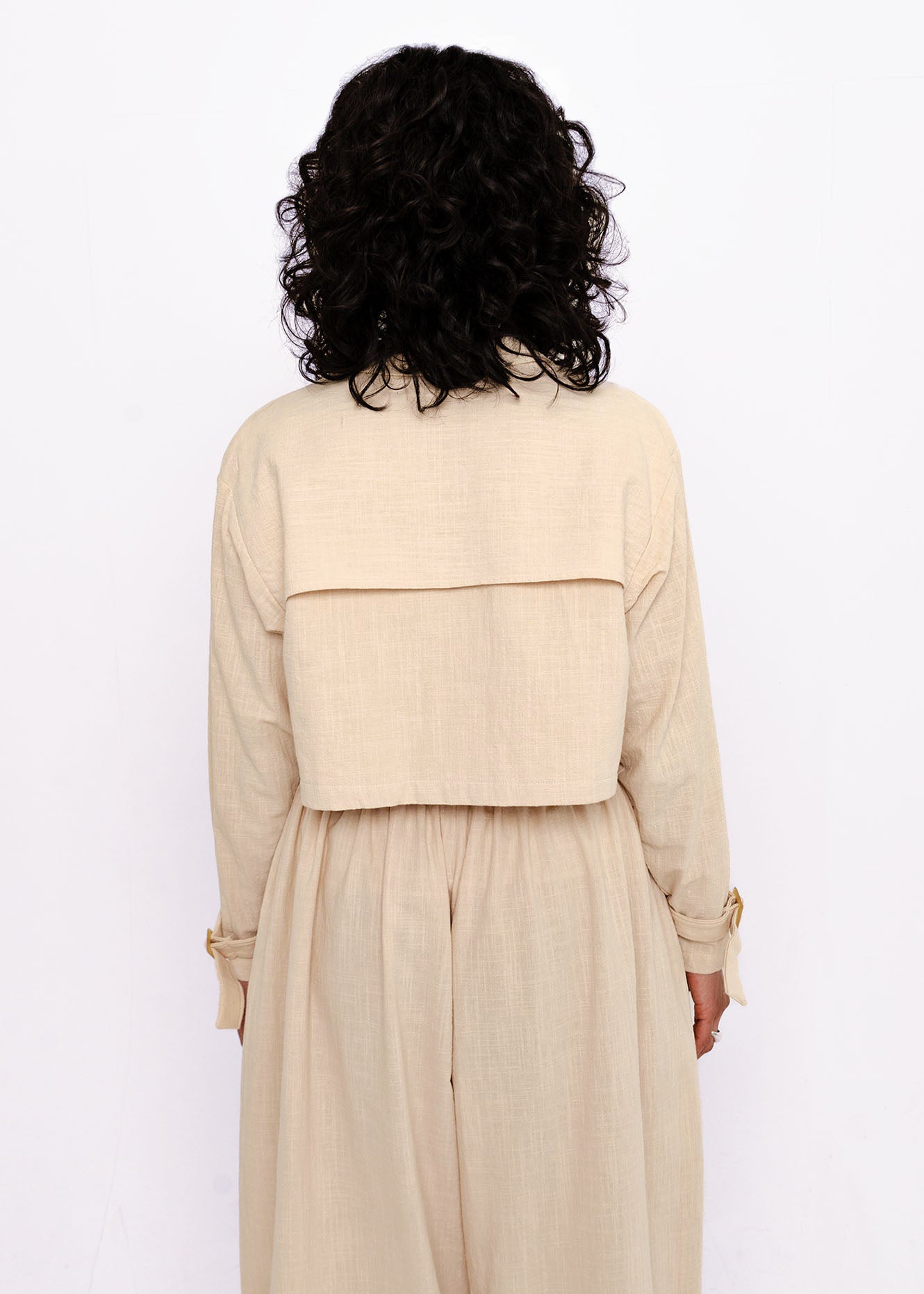 Cream cropped jacket with tortoise hardware, crinkled cotton fabric