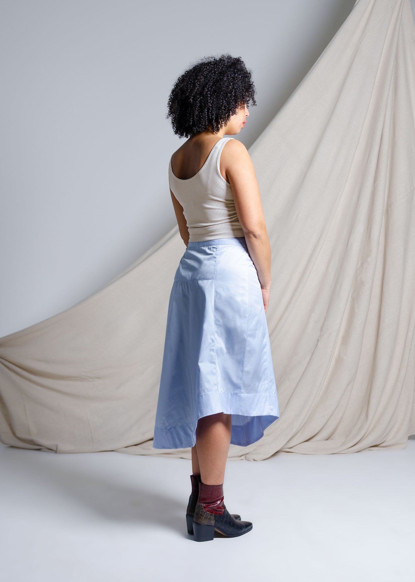 Asymmetrical sky blue midi skirt in crisp cotton fabric